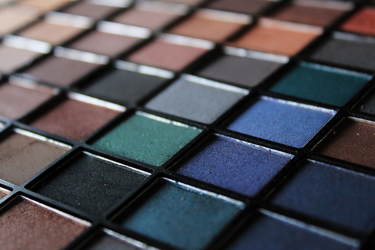 Palette de maquillage avec diverses couleurs